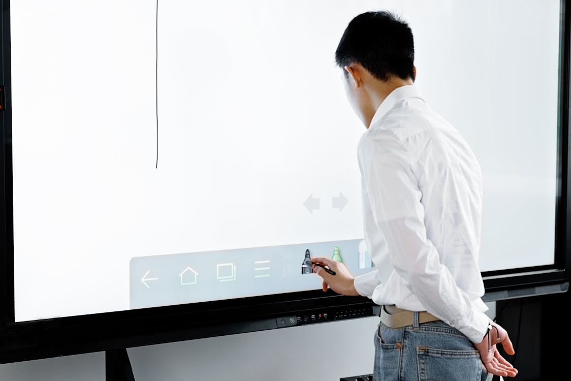 Interactive Whiteboard 4 disadvantages-of-interactive-whiteboards