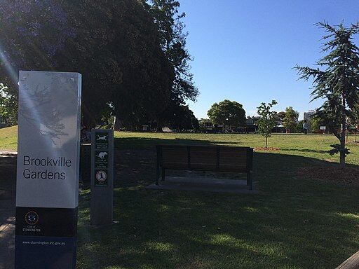 Brookville Gardens, Toorak with sign