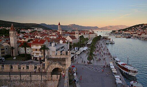Trogir promenáda Bána Berislaviće