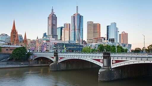 Melbourne Skyline and Princes Bridge - Dec 2008 (cropped)